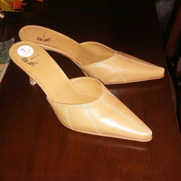 Shoes....tan - Picture 2 of 2